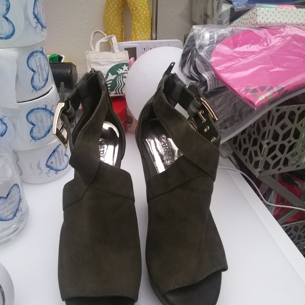 Woman shoes retro style
